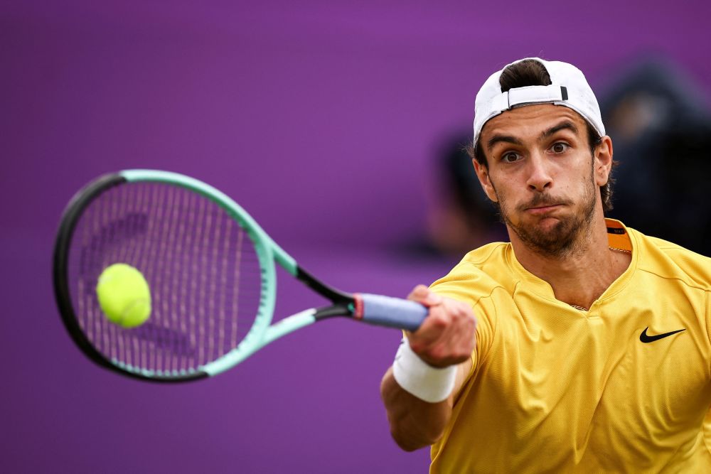 新赛季暂被租借至次级联赛！西乙俱乐部官方宣布余嘉豪加盟球队