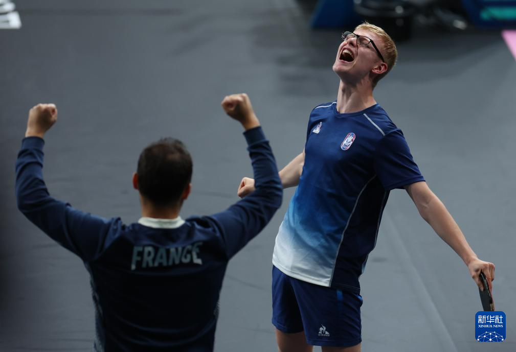 扎金花实战技巧：如何用一对比人大的“气势”吓走对手？（扎金花实战技巧：如何用一对牌的气场逼退对手？）