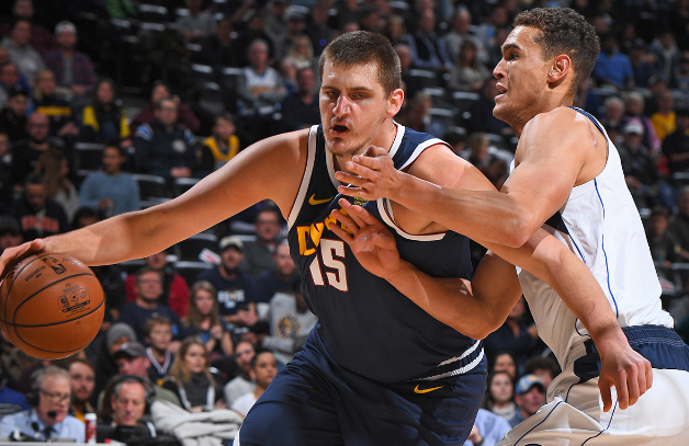 扎金花实战技巧：如何用一对比人大的“气势”吓走对手？（扎金花实战技巧：如何用一对牌的气场逼退对手？）