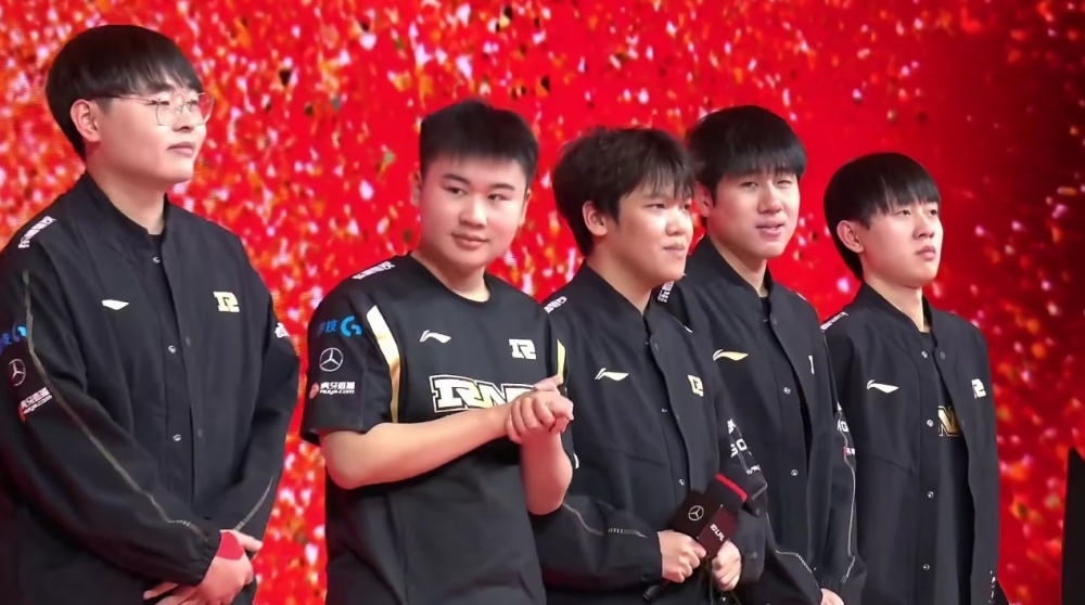 是充满了戏
